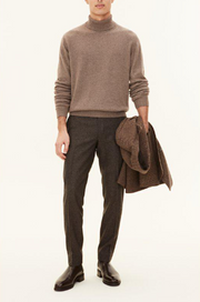 Salim Rollneck Lysebrun
