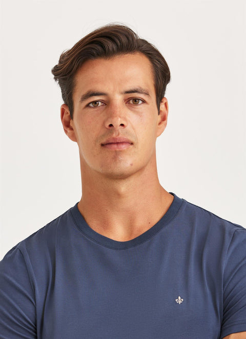 James Tee Blå